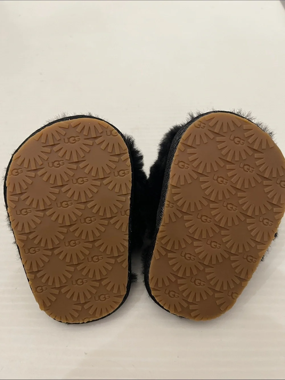 UGG WINTER FLUFF YEAH SLIDE INFANT TODDLER LOGO STRAP SANDAL BABY 0-3 MONTHS